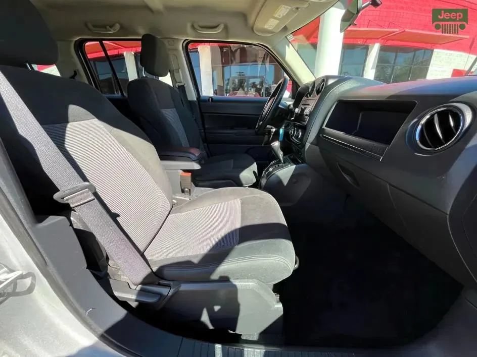 Used 2012 Jeep Patriot Latitude FWD image 11