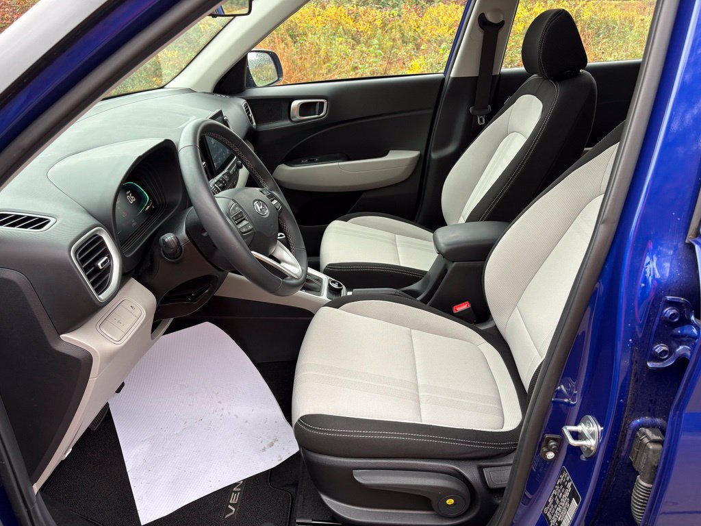 Used 2024 Hyundai Venue SEL FWD image 15