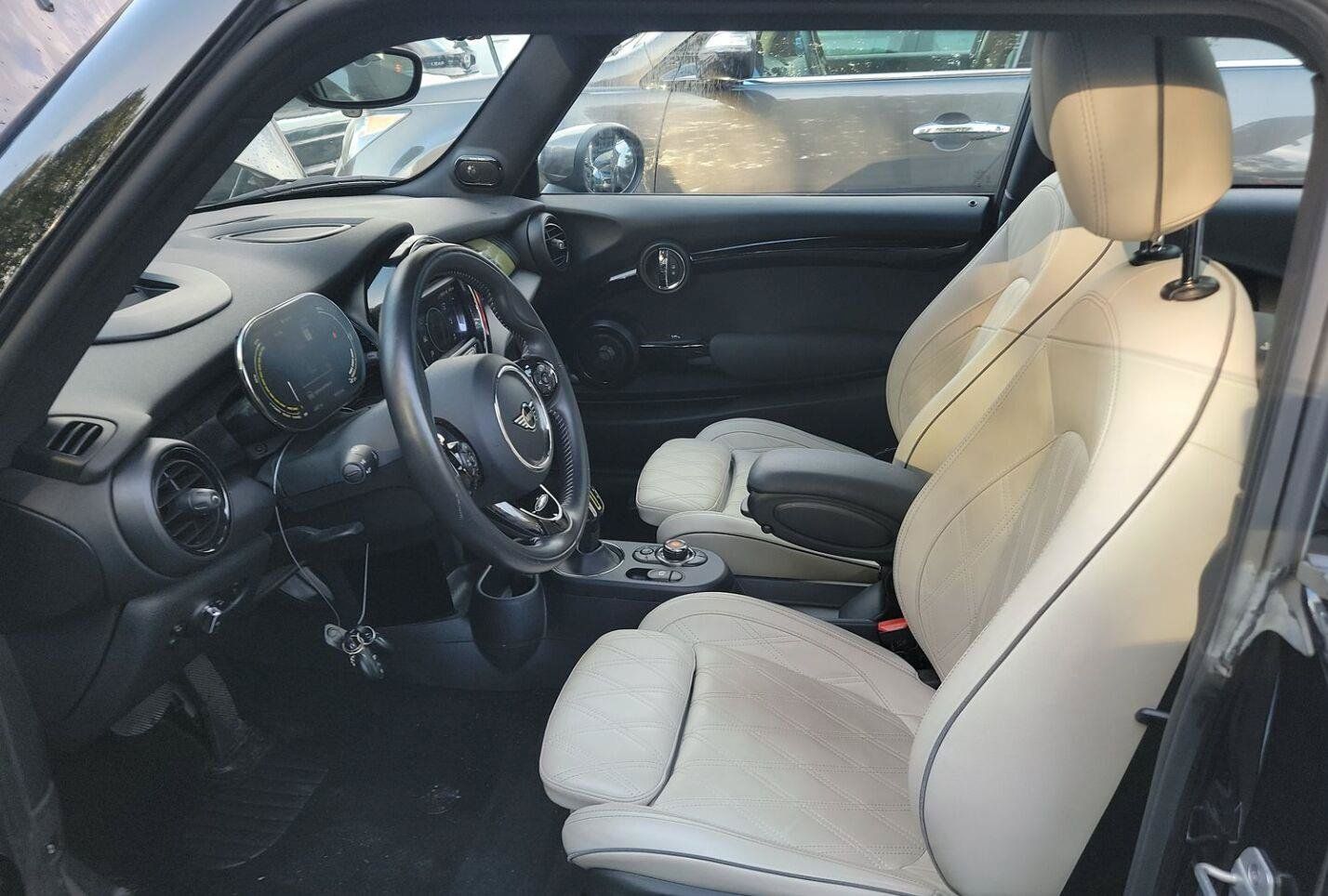 Used 2021 MINI Cooper SE w/ 8.8" Touchscreen Nav Package FWD image 5