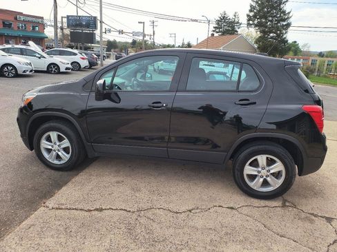 Used 2020 Chevrolet Trax LS AWD/4WD image 9