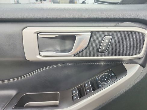 Used 2024 Ford Explorer XLT w/ Equipment Group 202A image 33