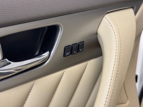 Used 2014 INFINITI QX70 2WD w/ Premium Package image 9