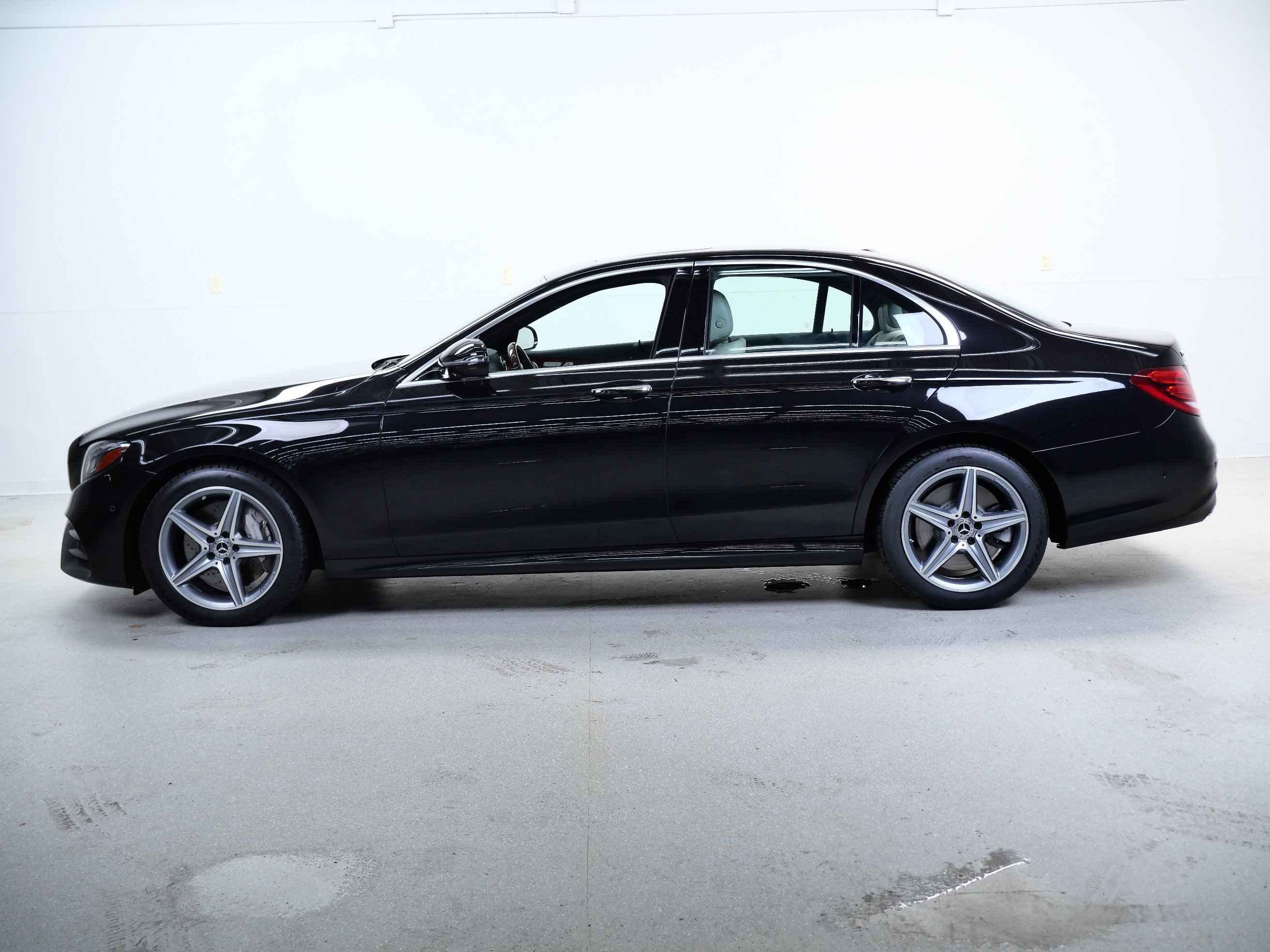 Used 2018 Mercedes-Benz E 400 4MATIC Sedan image 10