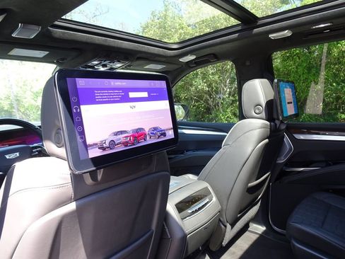 Certified 2025 Cadillac Escalade Sport Platinum w/ LPO, Floor Liner Package AWD/4WD image 13