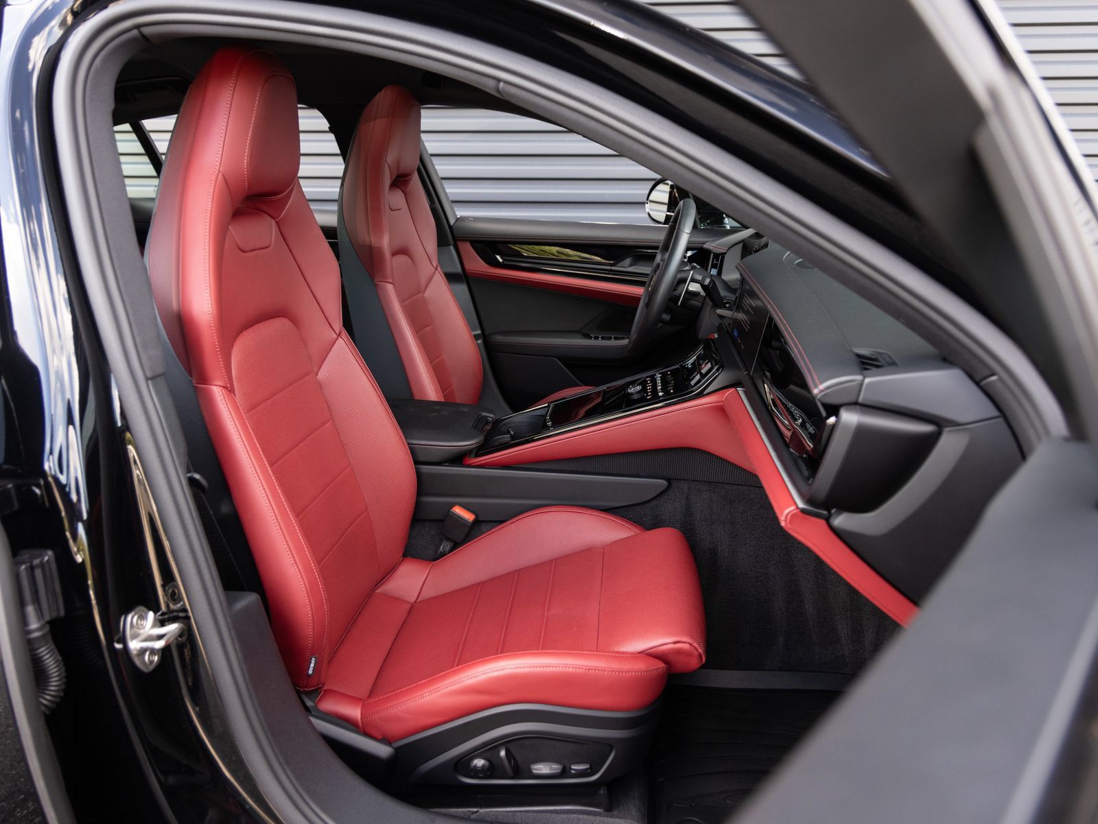 Certified 2025 Porsche Panamera RWD image 32