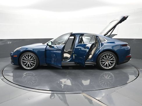 Certified 2025 Porsche Panamera image 33