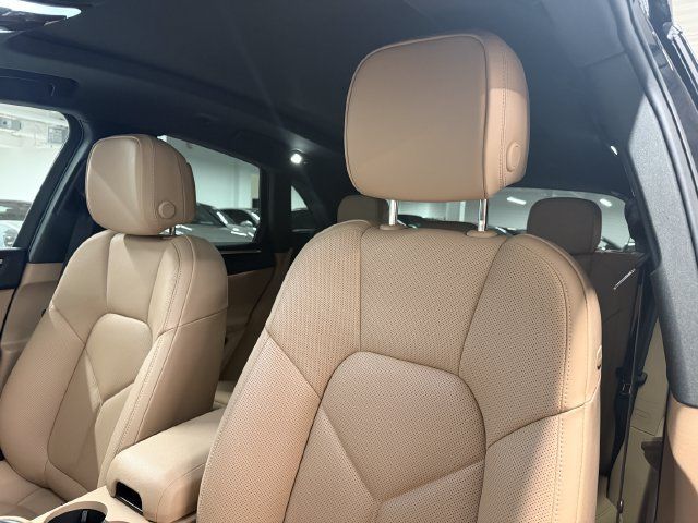 Certified 2026 Porsche Macan AWD/4WD image 25