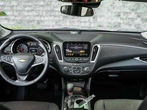 Used 2025 Chevrolet Malibu RS image 24