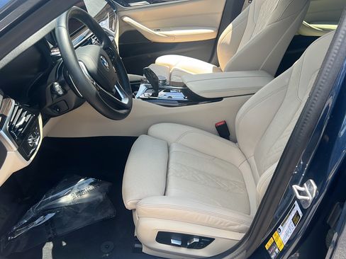 Used 2023 BMW 530e w/ Premium Package RWD image 5