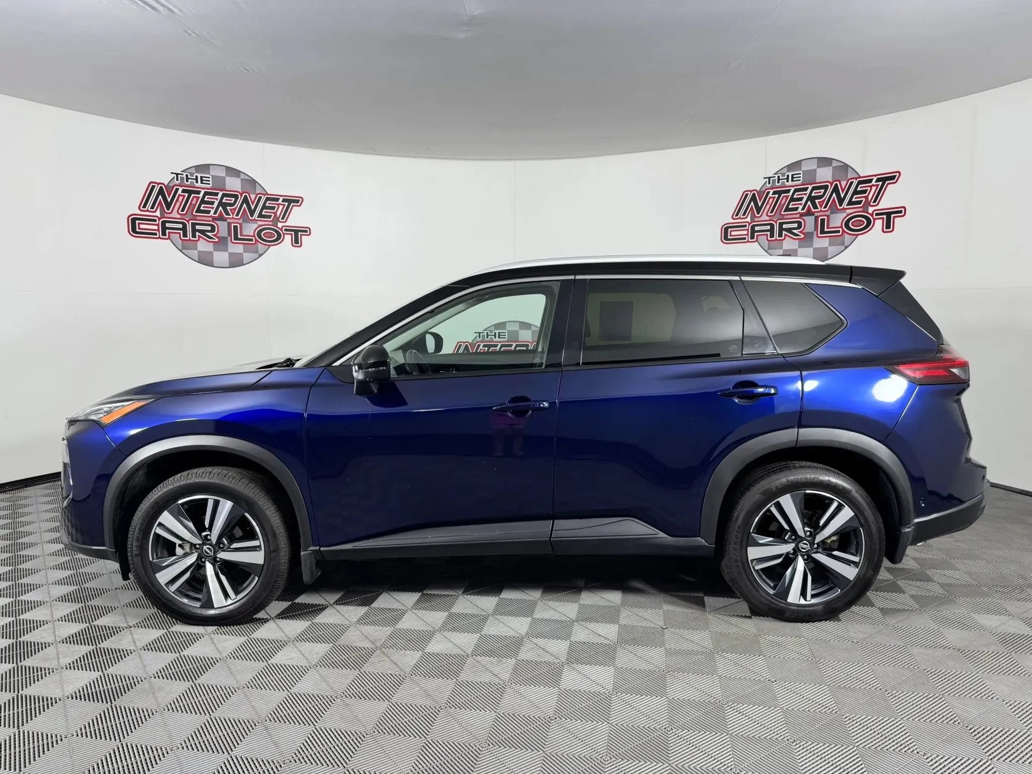 Used 2024 Nissan Rogue SL w/ SL Premium Package FWD image 4