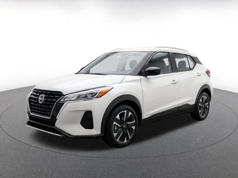 Used 2026 Nissan Kicks SV w/ Cold Weather Package AWD/4WD image 3