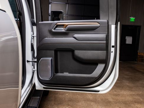 Used 2024 Chevrolet Silverado 2500 High Country w/ High Country Premium Package image 39