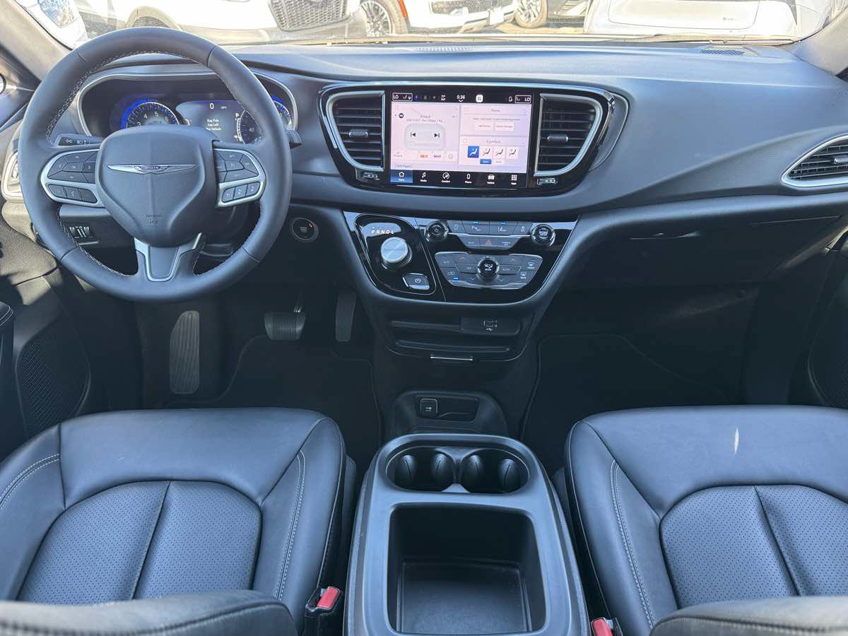 Used 2026 Chrysler Pacifica Select FWD image 20