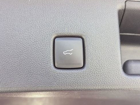 Used 2022 Ford Escape Titanium w/ Titanium Premium Package FWD image 18