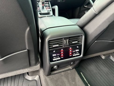 Used 2023 Porsche Cayenne Platinum Edition AWD/4WD image 37