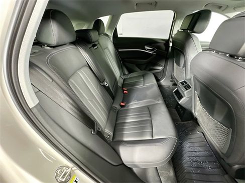 Used 2022 Audi e-tron Premium Plus image 29