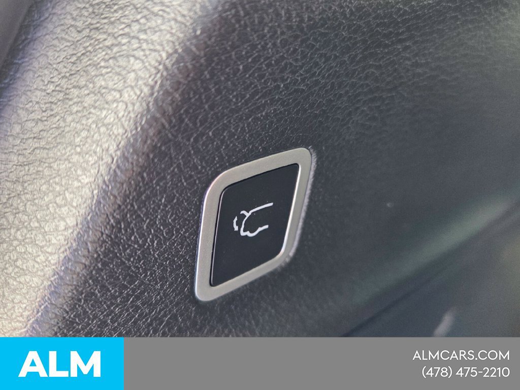 Used 2025 Chrysler Pacifica Limited FWD image 15