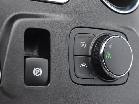 Certified 2023 Chevrolet Traverse LT FWD image 29