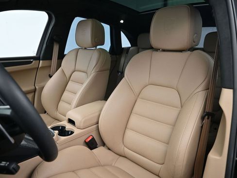 New 2026 Porsche Macan GTS image 5