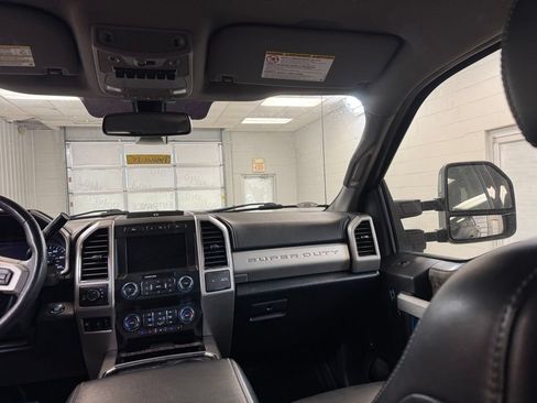 Used 2019 Ford F250 Lariat w/ Lariat Ultimate Package AWD/4WD image 23