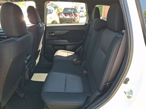Used 2018 Mitsubishi Outlander SE FWD image 11