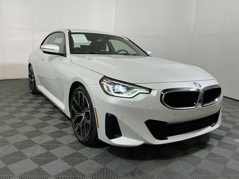 Used 2023 BMW 230i Coupe w/ Premium Package RWD image 4