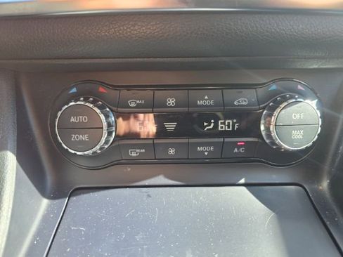 Used 2015 Mercedes-Benz GLA 250 4MATIC image 24