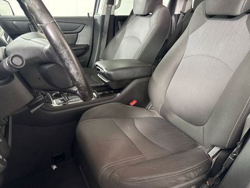 Used 2017 Chevrolet Traverse LT w/ Style and Technology Package image 11