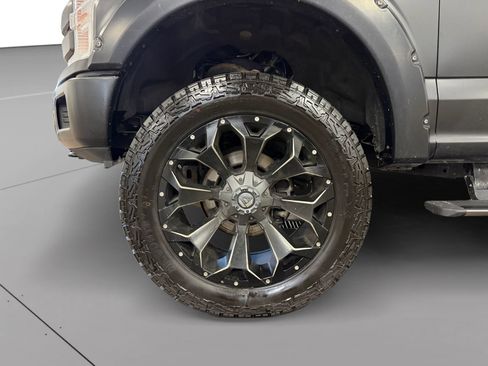 Used 2019 Ford F150 Lariat w/ Equipment Group 502A Luxury AWD/4WD image 13
