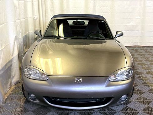 Used 2003 MAZDA MX-5 Miata image 2