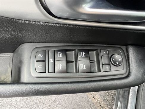 Used 2019 Chrysler Pacifica Touring Plus w/ S Appearance Package image 28