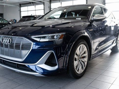 Used 2022 Audi e-tron S Prestige AWD/4WD image 3
