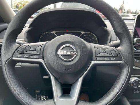 Used 2025 Nissan Altima 2.5 SV FWD image 28