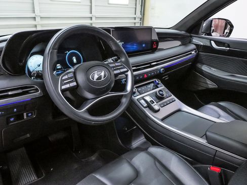 Used 2023 Hyundai Palisade Calligraphy FWD image 2