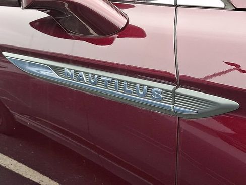 Used 2019 Lincoln Nautilus Select AWD/4WD image 9
