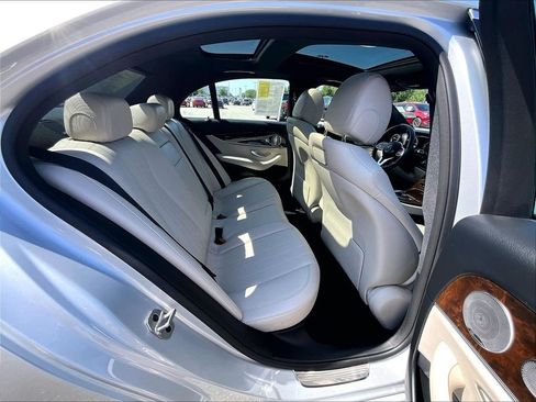 Used 2019 Mercedes-Benz E 300 4MATIC image 16