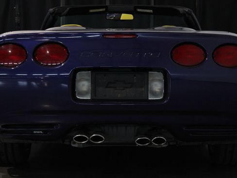 Used 1998 Chevrolet Corvette Convertible w/ Memory Pkg RWD image 25
