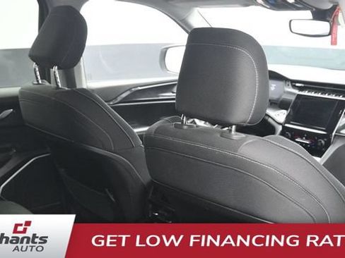 Used 2022 Jeep Grand Cherokee Laredo w/ Luxury Tech Group I AWD/4WD image 16