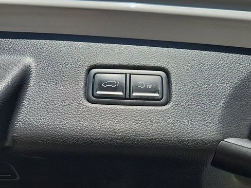 Used 2025 Kia Carnival EX image 7