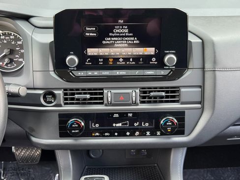 Used 2025 Nissan Pathfinder S FWD image 22