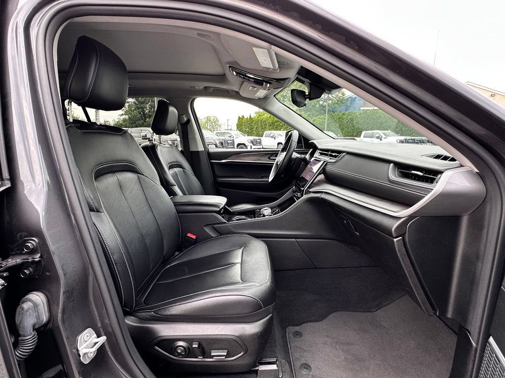Used 2022 Jeep Grand Cherokee L Limited AWD/4WD image 12