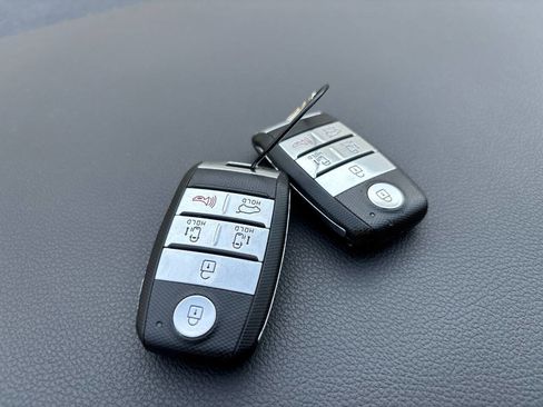 Used 2016 Kia Sedona LX w/ LX Essentials Premium Package image 34