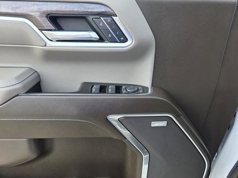 Used 2025 Chevrolet Silverado 1500 LTZ image 17