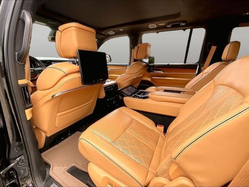 Used 2022 Jeep Grand Wagoneer Series III w/ Rear Seat Video Group 1 AWD/4WD image 21
