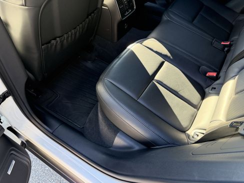 Certified 2024 Porsche Macan image 24