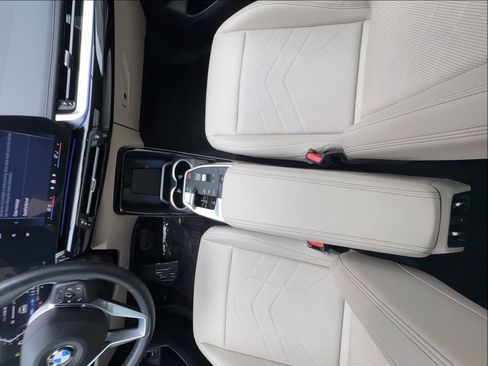 Used 2025 BMW X1 xDrive28i AWD/4WD image 39