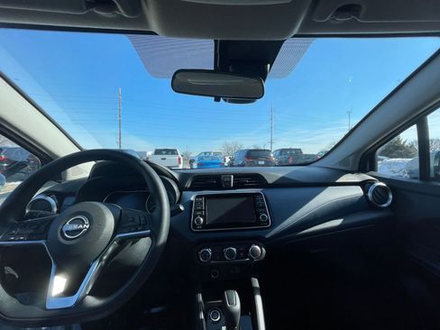 Used 2025 Nissan Versa SV image 32