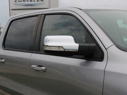 Used 2019 RAM 1500 Laramie AWD/4WD image 2