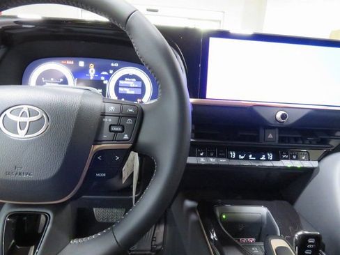 New 2025 Toyota Crown Signia image 34