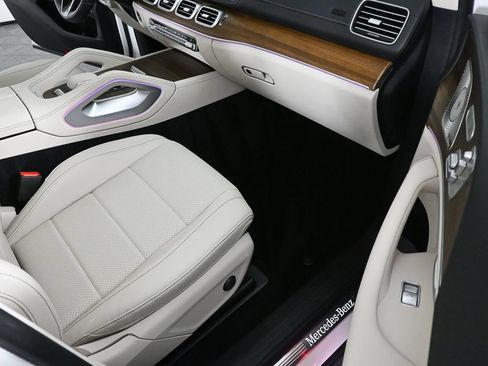 Used 2026 Mercedes-Benz GLS 450 4MATIC image 23